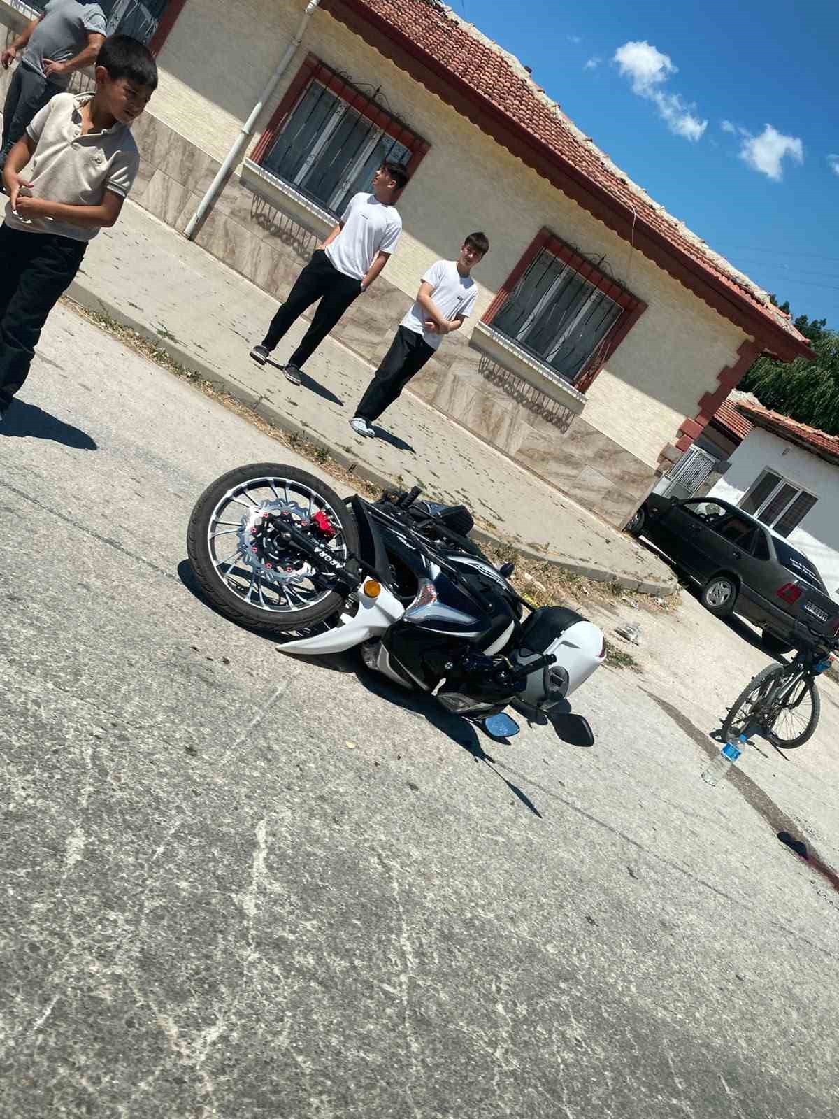 panelvan-arac-ile-motosiklet-carpisti-1-yarali