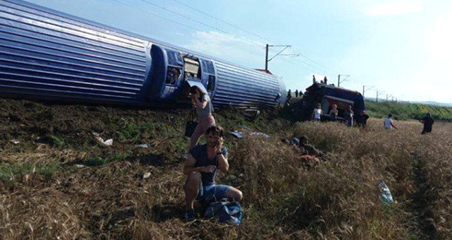Tren Kazası İle İlgili Başbakanlık'tan Açıklama: Trenin Raydan Çıkması Sonucu Kaza Meydana Geldi