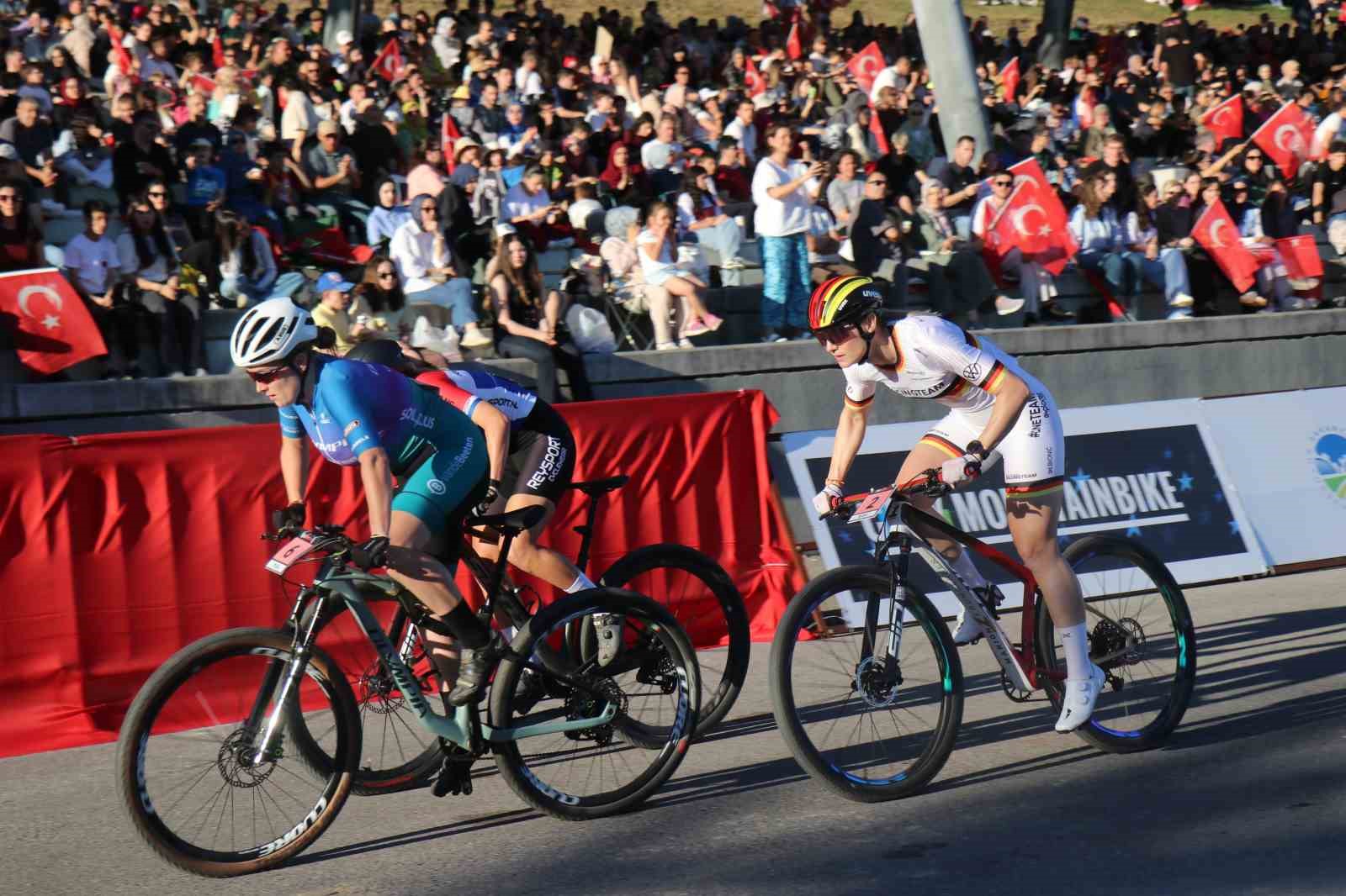 13-ulkeden-50-sporcu-dunyanin-en-iyisi-olmak-icin-pedal-cevirdi