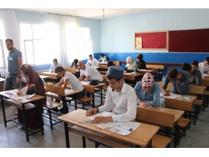 Silvan’da Açık Öğretim Lise Sınavı Yapıldı
