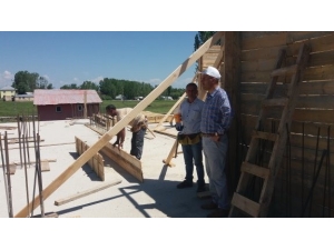 Müdür Edip, Okul İnşaatlarını Denetledi