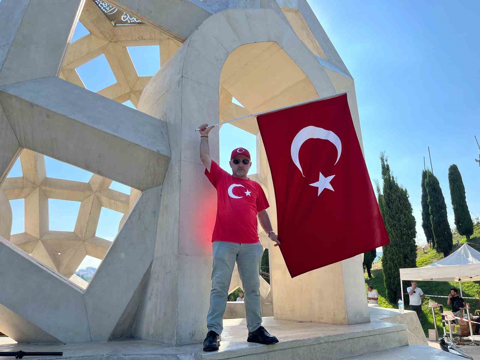 15-temmuz-un-10-uncu-yilinda-sehitler-makami-na-ziyaretci-akini-islamda-olum-ve-cuma-disinda-okunan-sela-birlik-ve-beraberlik-cagridir