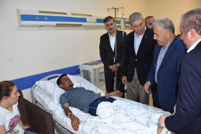 Bakan Akdağ Ve Arslan Tren Kazasında Yaralananları Hastanede Ziyaret Etti