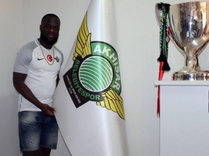 Elvis Manu: “Süper Lig’de Futbolcu Olabilmek İçin Savaşmanız Gerekiyor”