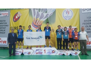 Badminton Türkiye Şampiyonası’na Erzincanlı Sporcular Damgasını Vurdu