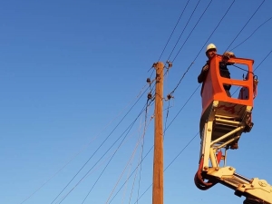 Hortumun Zarar Verdiği Elektrik Şebekesi Yenilendi