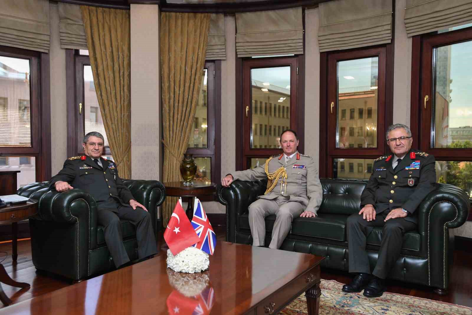 genelkurmay-baskani-bayraktaroglu-birlesik-krallik-kara-kuvvetleri-komutani-orgeneral-walker-i-kabul-etti