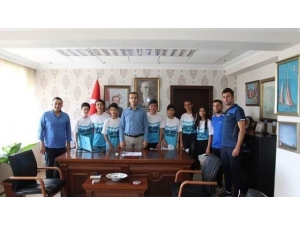 Kaymakam Hasan Çiçek, Spor Lisesini Kazanan 9 Öğrenciyi Ödüllendirdi