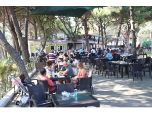 Burhaniye’de Sahil Kafe Yaz Aylarının Vazgeçilmezi Oldu