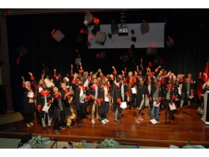 Sdü’deki Yabancı Uyruklu Öğrencilerin Mezuniyet Sevinci