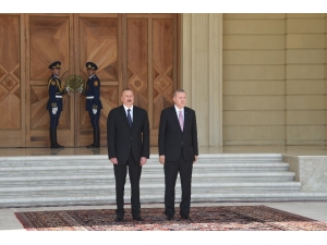 Azerbaycan Cumhurbaşkanı Aliyev, Cumhurbaşkanı Erdoğan’ı Resmi Törenle Karşıladı