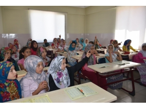 Sosyal Tesislerinde Kuran-ı Kerim Öğreniyorlar