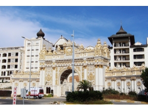 İflas Eden Dünyaca Ünlü Otel İçin Titanic Devrede