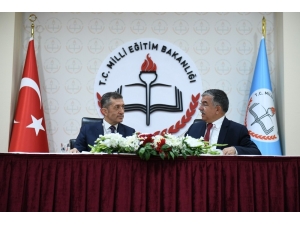 Milli Eğitim Bakanı Ziya Selçuk Görevini Devraldı