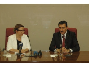 Ticaret Bakanı Ruhsar Pekcan Görevi Devraldı