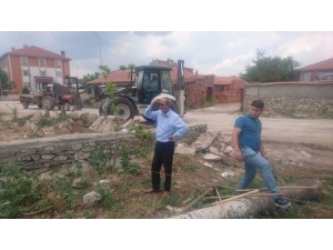 Aslanapa’da Mezarlık Ve Sokaklarda Temizlik Çalışmaları