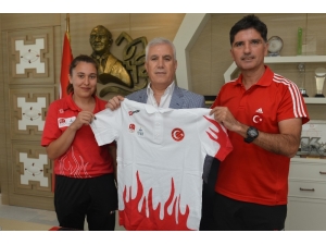 Altın Madalyayı Başkan Bozbey’e Getirdi