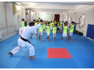 Haliliye Belediyesi Yaz Spor Okulları Gençlere Sporu Aşılıyor