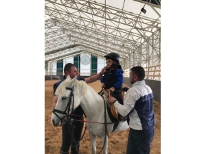 Kartepe Atla Terapi Merkezi Minikleri Ağırladı