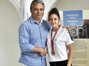 Uysal’dan Milli Sporcuya Destek