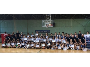 Sanko Okulları Sporcuları Sırbistan’daki Gelişim Kampından Döndü