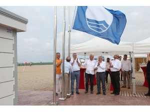 Karasu 32 Evler Plajı Mavi Bayrak’la Buluştu