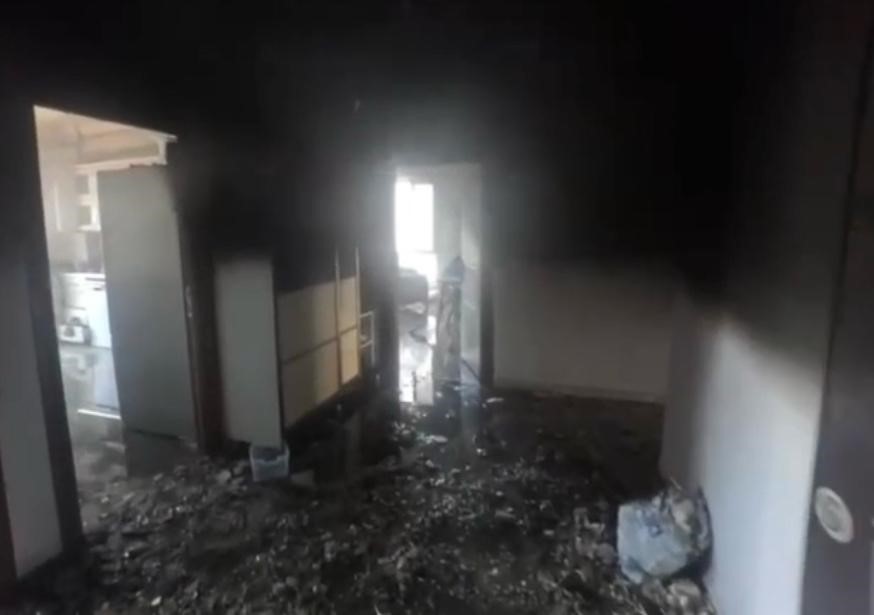klimadan-cikan-kivilcim-evi-kule-cevirmisti-yanan-ev-ve-sondurme-calismalari-kamerada