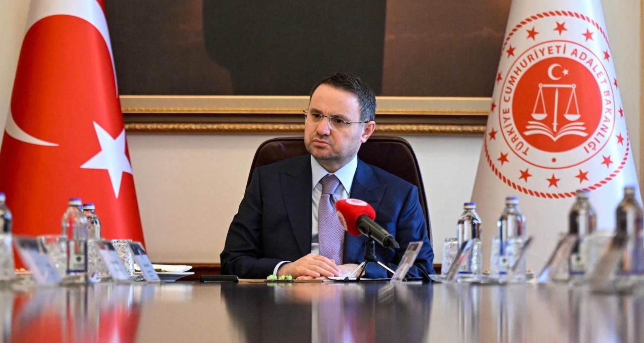 bakan-gurlek-gaziantep-te-narko-kapan-operasyonunda-382-supheli-gozaltina-alindi