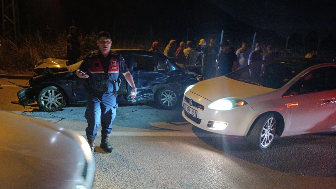 kocaeli-de-direge-carpan-otomobile-arkadan-gelen-baska-bir-arac-carpti-1-olu