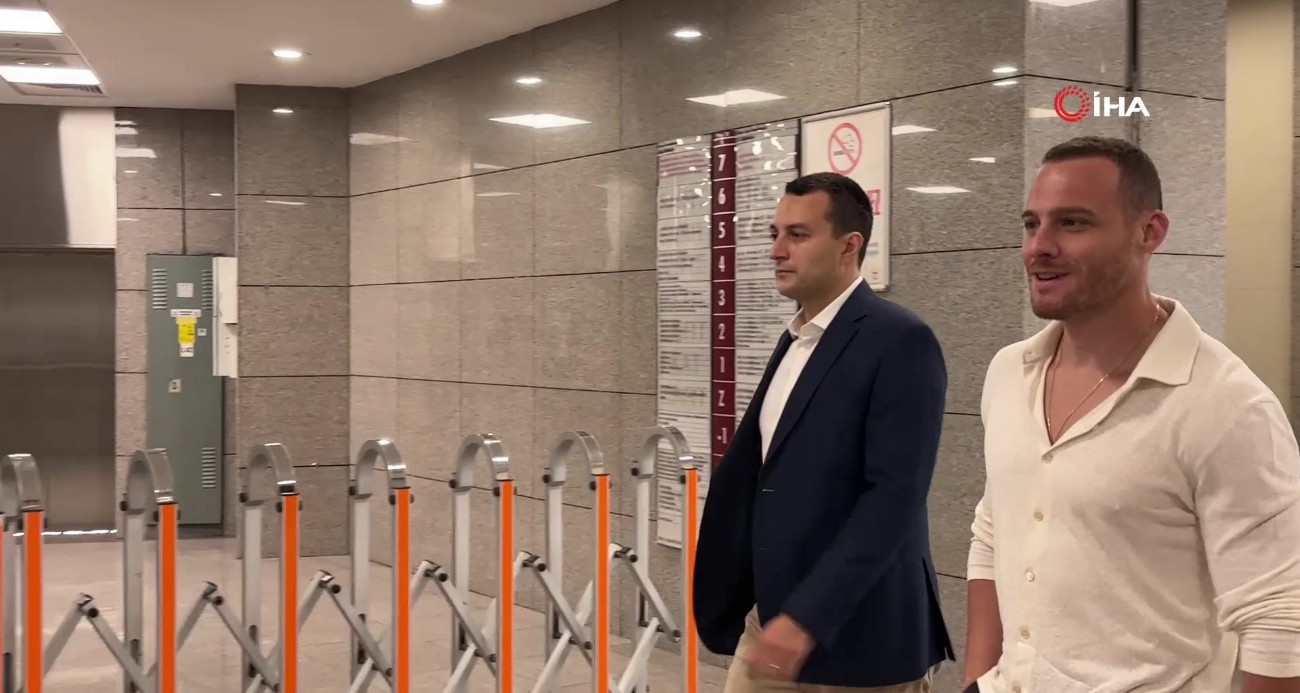 oyuncu-kerem-bursin-ahbap-dernegine-200-bin-tl-bagista-bulundum