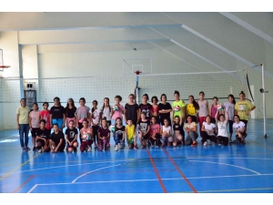 Adana’da Voleybol İl Spor Okulları’na 380 Sporcu Katılıyor