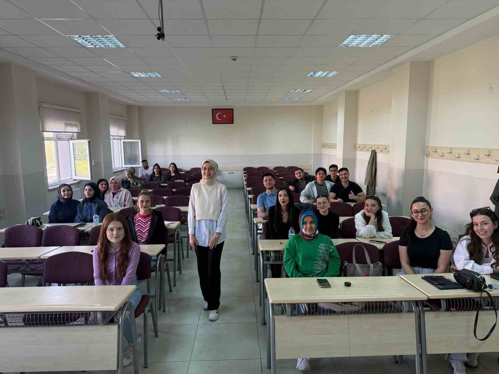 eru-de-bir-ilk-yapay-zeka-okuryazarligi-dersleri
