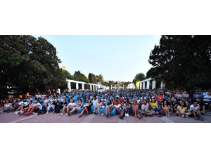 Açık Hava Yaz Sinemaları ’Kelebek’ İle Başladı