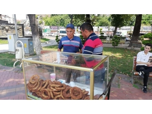 Simitçiden Karaoke Mikrofonlu Pazarlama Taktiği