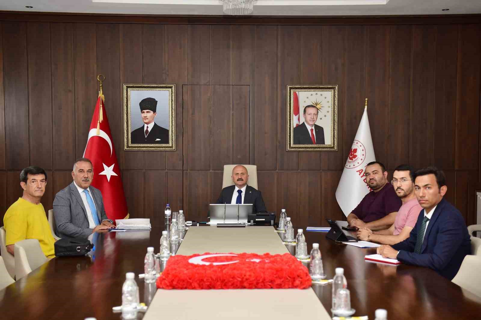 vali-varol-yeni-stadyumun-yapim-sureci-hakkinda-bilgi-aldi