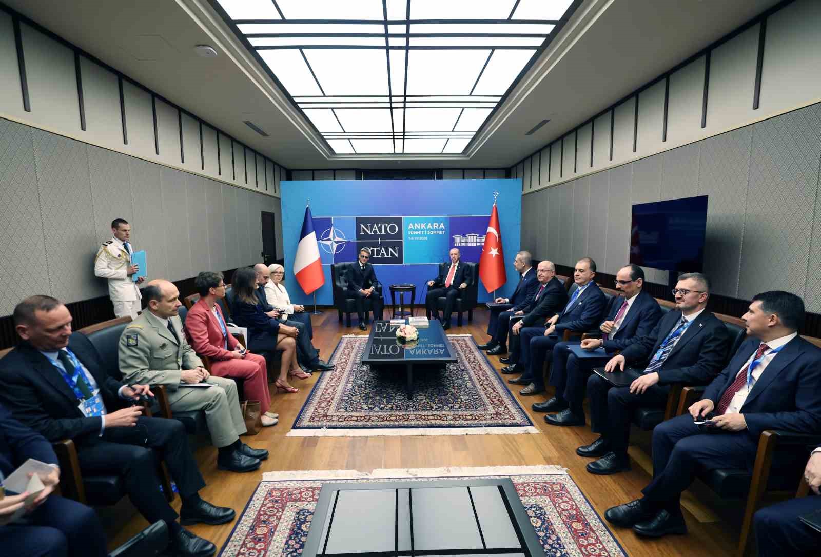 cumhurbaskani-erdogan-fransa-cumhurbaskani-macron-ile-bir-araya-geldi
