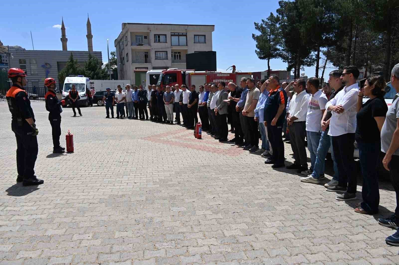 derik-te-yangin-sondurme-ve-tahliye-tatbikati-gerceklestirildi