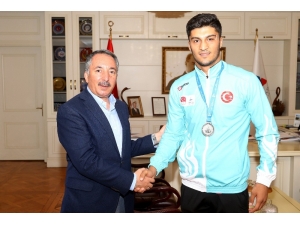 Ağrılı Sporcu Malkan 18. Akdeniz Oyunları’nda Gümüş Madalya Kazandı