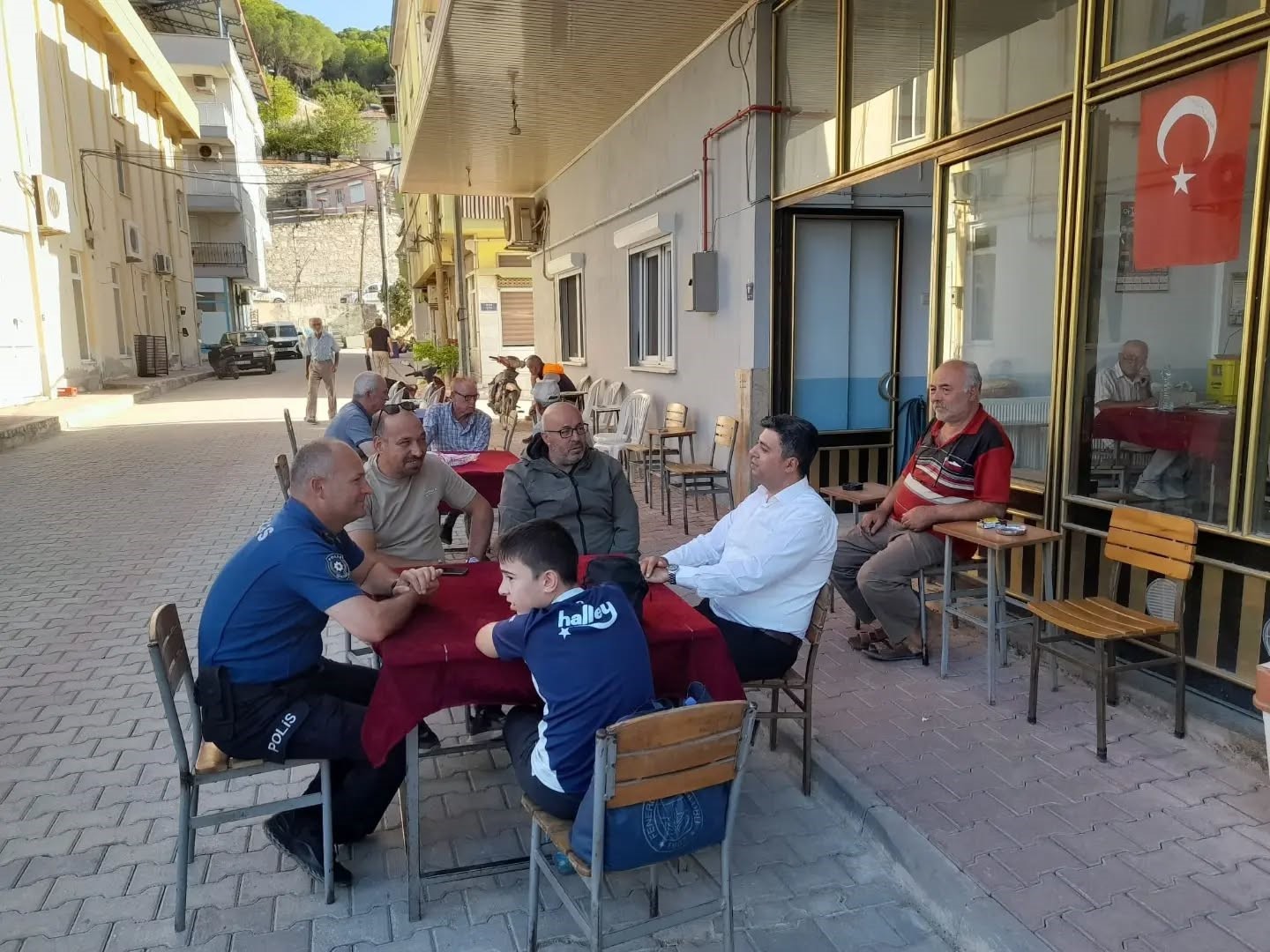 yenipazar-kaymakami-karatas-esnaf-ve-vatandaslarla-bulustu