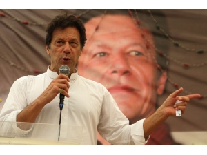 Pakistanlı Kriket Efsanesi Khan, Başbakanlık Seçimlerine Hazırlanıyor