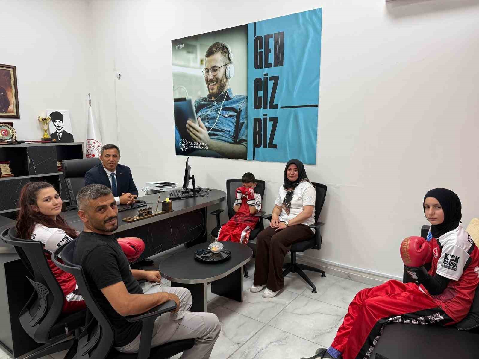 basarili-sporculardan-beylikova-genclik-ve-spor-ilce-muduru-gulmez-e-ziyaret