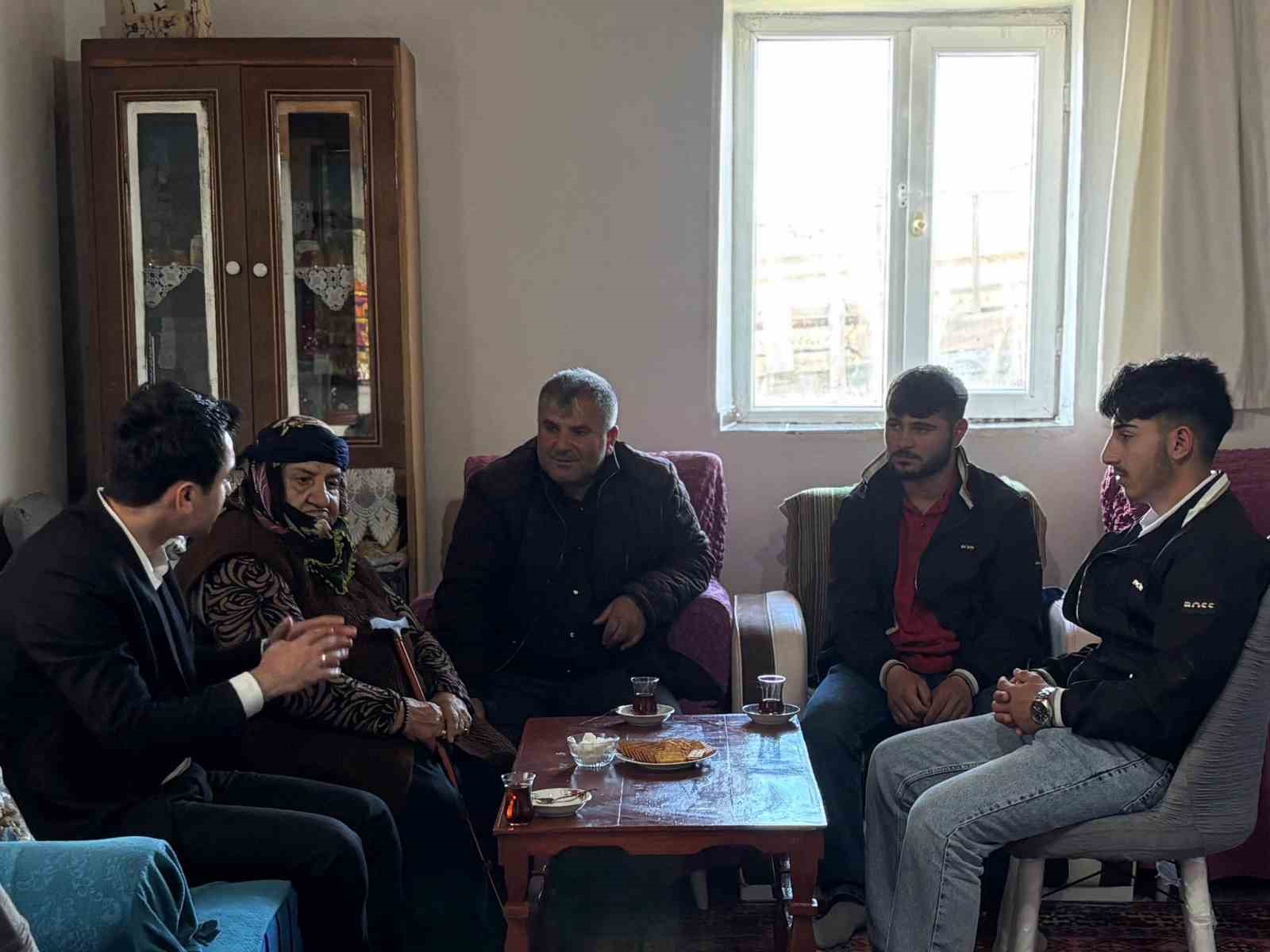 kaymakam-tutal-dan-sehit-ailesine-bayram-ziyareti