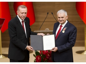 Yıldırım: "Şahsıma Tevdi Edilen Bu Şeref Madalyasını 40 Yılı Bulan Devlet Ve Millet Hizmeti İle Eşsiz Yol Arkadaşlığımızın Bir Nişanesi Olarak Görüyorum"