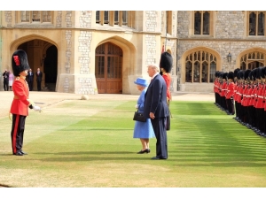 Abd Başkanı Trump, Kraliçe Elizabeth İle Bir Araya Geldi