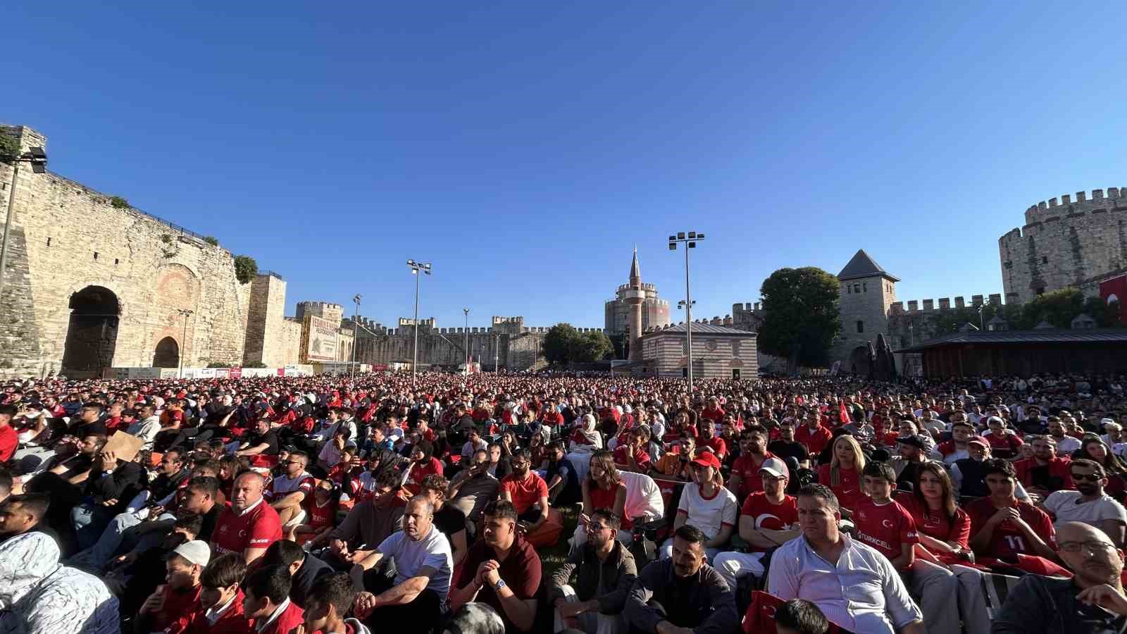 tarihi-yedikule-hisari-nda-milli-mac-coskusu