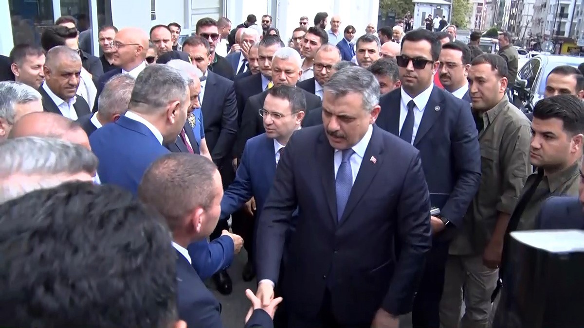 adalet-bakani-akin-gurlek-ve-icisleri-bakani-mustafa-ciftci-esenyurt-ta