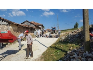 Köylerine İmece Usulü Taş Döşediler