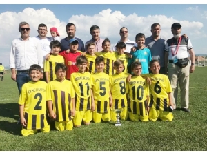 Tavşanlı Gençlikspor, U11’lerin Şampiyonu Oldu