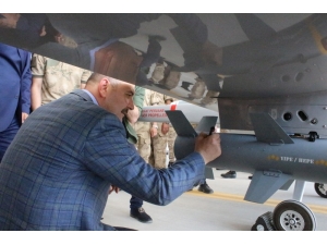 Bakan Soylu, Helikopter Filo Komutanlığı’nda Bulunan İha’ları İnceledi