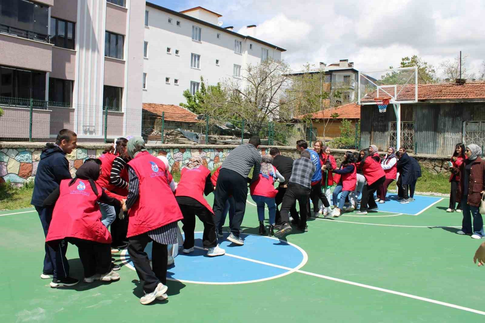 erzincan-da-engel-yok-mesajli-renkli-bulusma